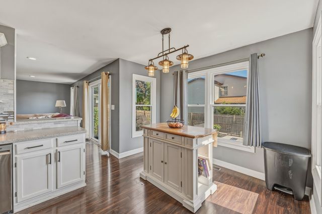 5004 Glenbrook Trail W, Mchenry, IL 60050