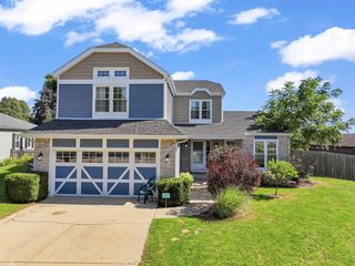 5004 Glenbrook Trail W, Mchenry, IL 60050