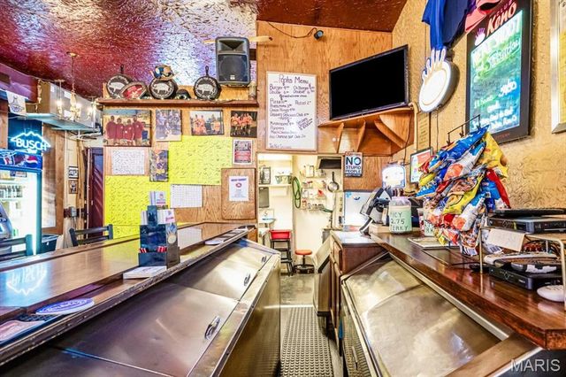 6023 Virginia Avenue, St Louis, MO 63111