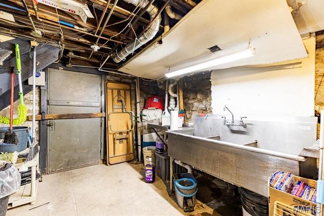 6023 Virginia Avenue, St Louis, MO 63111