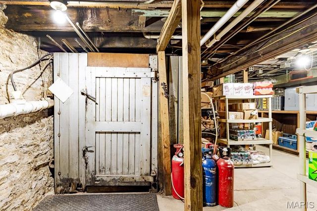 6023 Virginia Avenue, St Louis, MO 63111