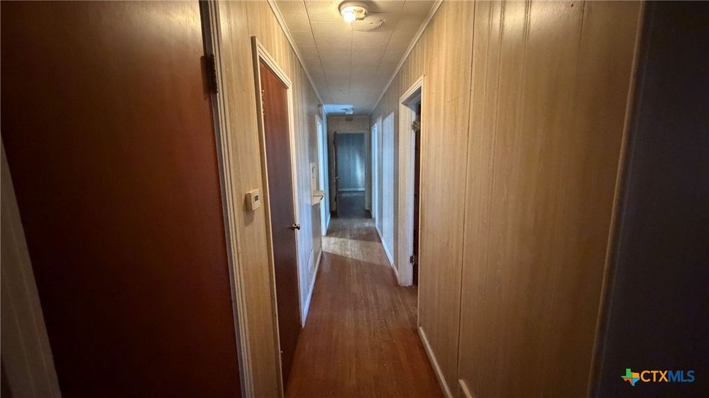 Image 10 of property listing at 421 FM 1600, Cameron, TX 76520