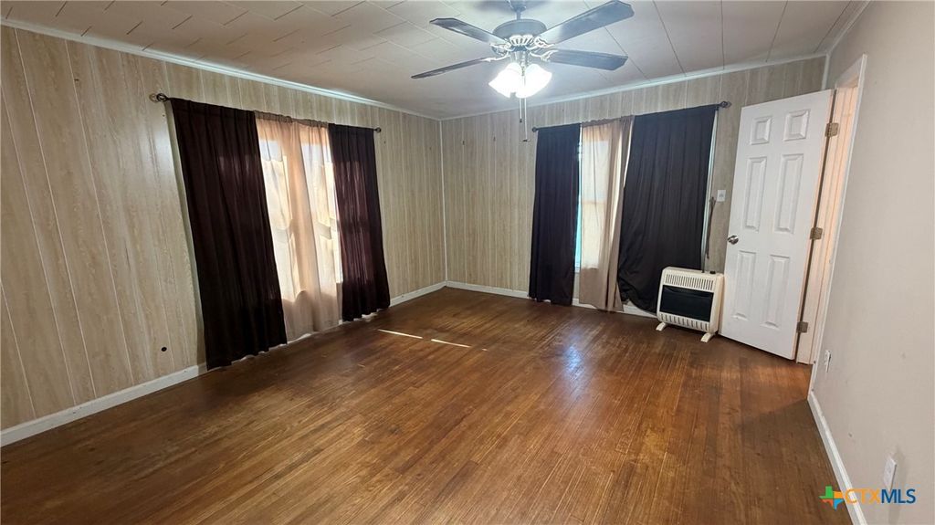 Image 11 of property listing at 421 FM 1600, Cameron, TX 76520
