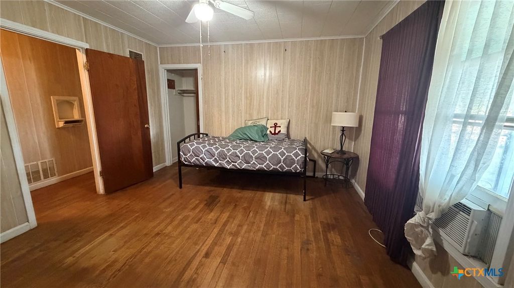 Image 13 of property listing at 421 FM 1600, Cameron, TX 76520
