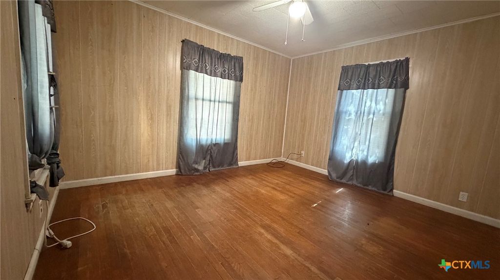 Image 15 of property listing at 421 FM 1600, Cameron, TX 76520