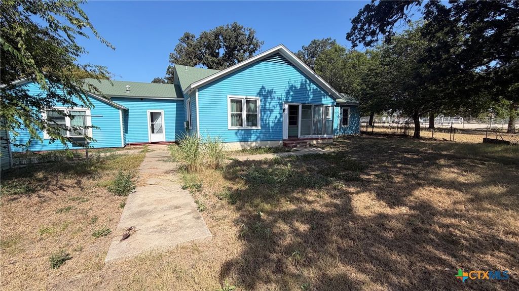 Image 16 of property listing at 421 FM 1600, Cameron, TX 76520