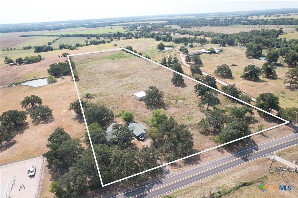 Image 21 of property listing at 421 FM 1600, Cameron, TX 76520