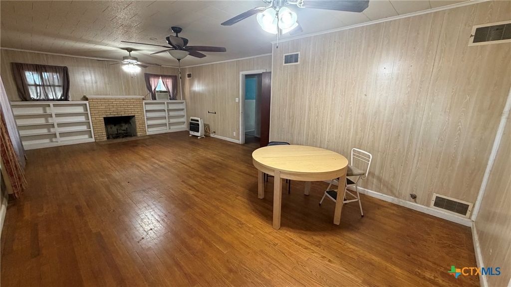 Image 3 of property listing at 421 FM 1600, Cameron, TX 76520