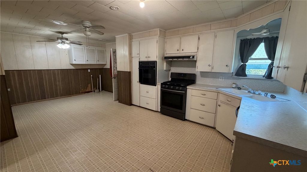Image 5 of property listing at 421 FM 1600, Cameron, TX 76520