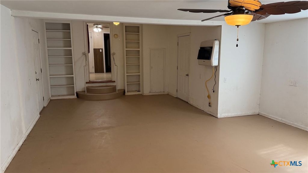 Image 6 of property listing at 421 FM 1600, Cameron, TX 76520