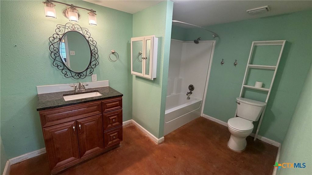 Image 7 of property listing at 421 FM 1600, Cameron, TX 76520