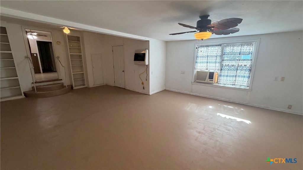 Image 8 of property listing at 421 FM 1600, Cameron, TX 76520