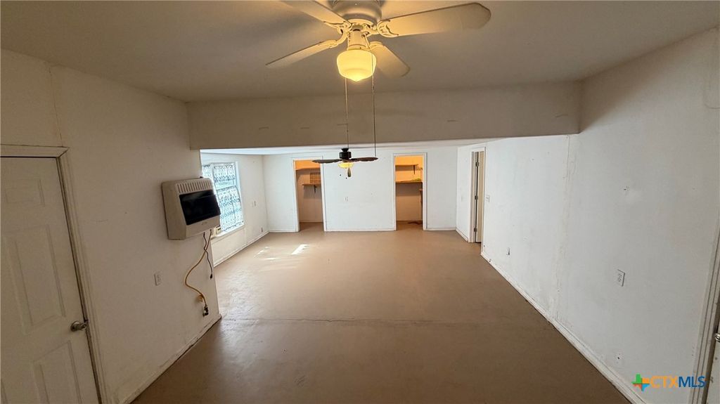 Image 9 of property listing at 421 FM 1600, Cameron, TX 76520