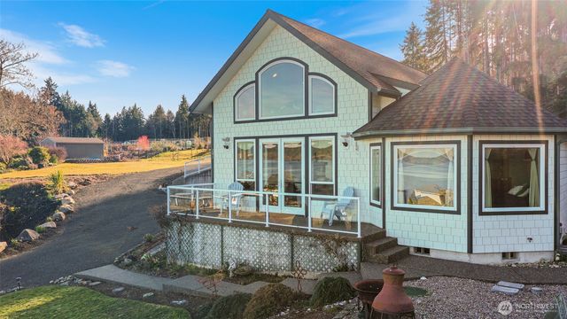 201 E Smith Cove Way, Shelton, WA 98584