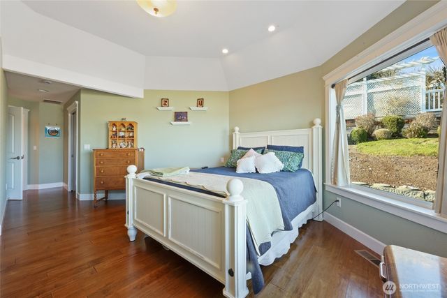 201 E Smith Cove Way, Shelton, WA 98584