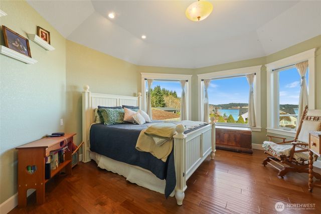 201 E Smith Cove Way, Shelton, WA 98584