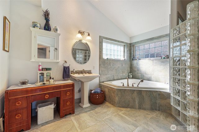 201 E Smith Cove Way, Shelton, WA 98584