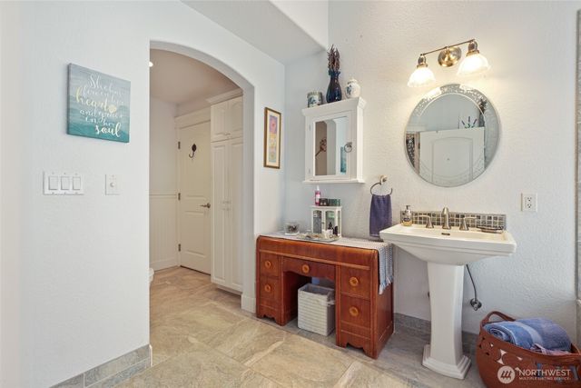 201 E Smith Cove Way, Shelton, WA 98584