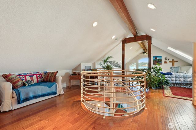 201 E Smith Cove Way, Shelton, WA 98584