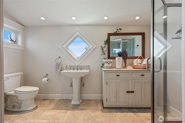 201 E Smith Cove Way, Shelton, WA 98584