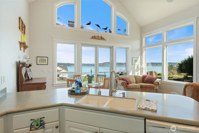 201 E Smith Cove Way, Shelton, WA 98584