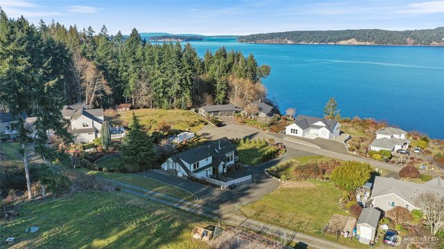 201 E Smith Cove Way, Shelton, WA 98584
