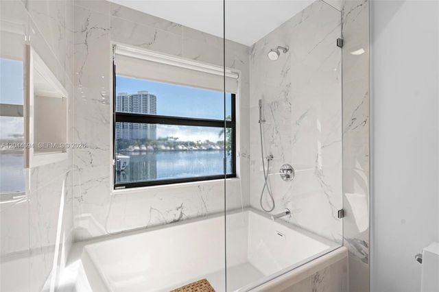 21145 Helmsman Dr N11, Aventura, FL 33180