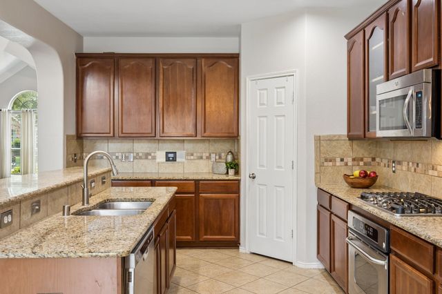 9004 Regal Oaks Drive, Mckinney, TX 75072