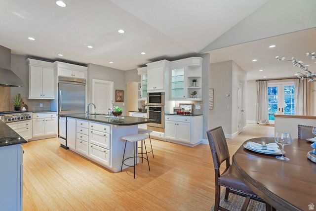 302 SUMMERMEADOW CIR, Bountiful, UT 84010