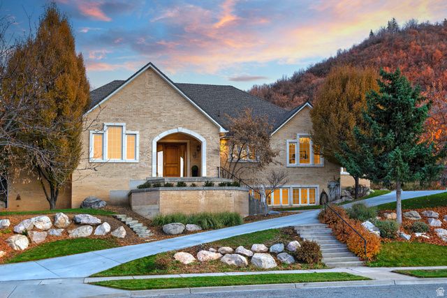 302 SUMMERMEADOW CIR, Bountiful, UT 84010