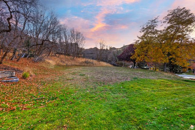 302 SUMMERMEADOW CIR, Bountiful, UT 84010