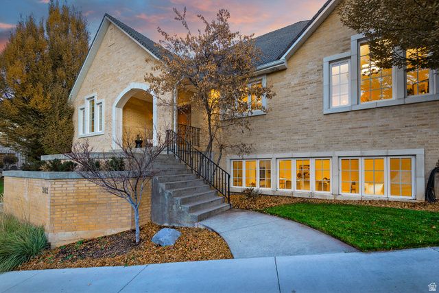 302 SUMMERMEADOW CIR, Bountiful, UT 84010