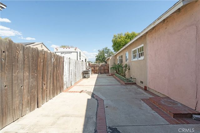 10561 Marklein, San Fernando, CA 91345