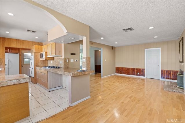 10561 Marklein, San Fernando, CA 91345