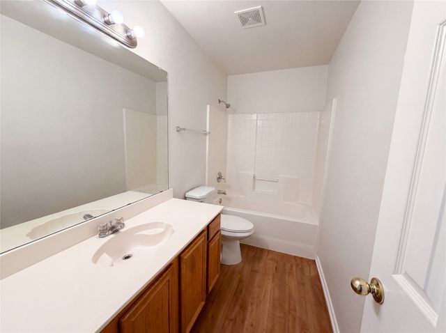 5432 Nuthatch Street, Dallas, TX 75236