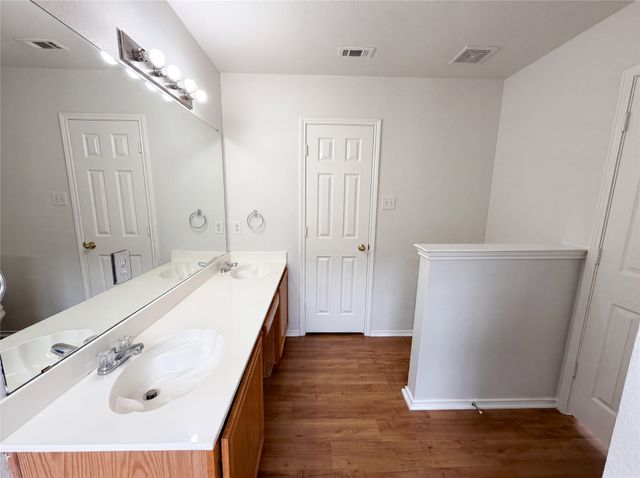 5432 Nuthatch Street, Dallas, TX 75236
