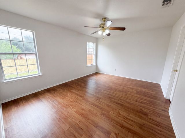 5432 Nuthatch Street, Dallas, TX 75236