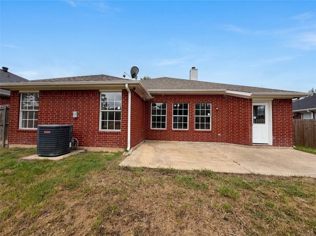 5432 Nuthatch Street, Dallas, TX 75236