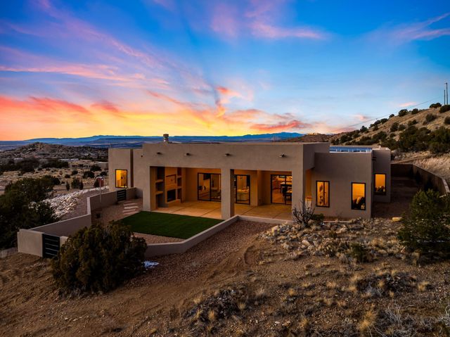 10 Rainbow Valley Road, Placitas, NM 87043