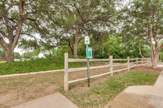 4021 Winsor Drive, Farmers Branch, TX 75244