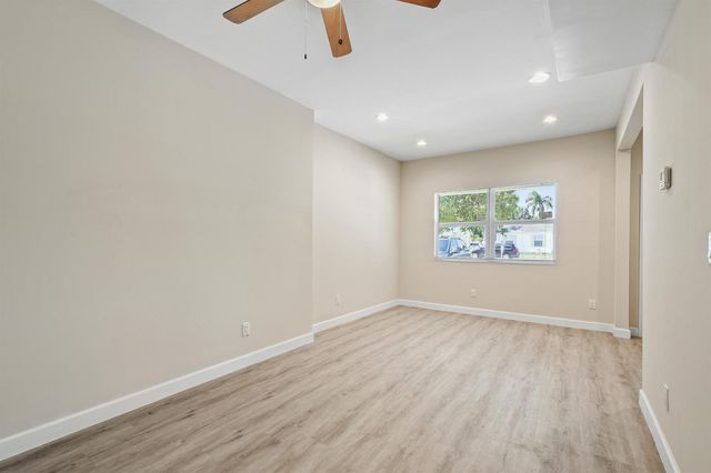 627 Bunker Road, West Palm Beach, FL 33405