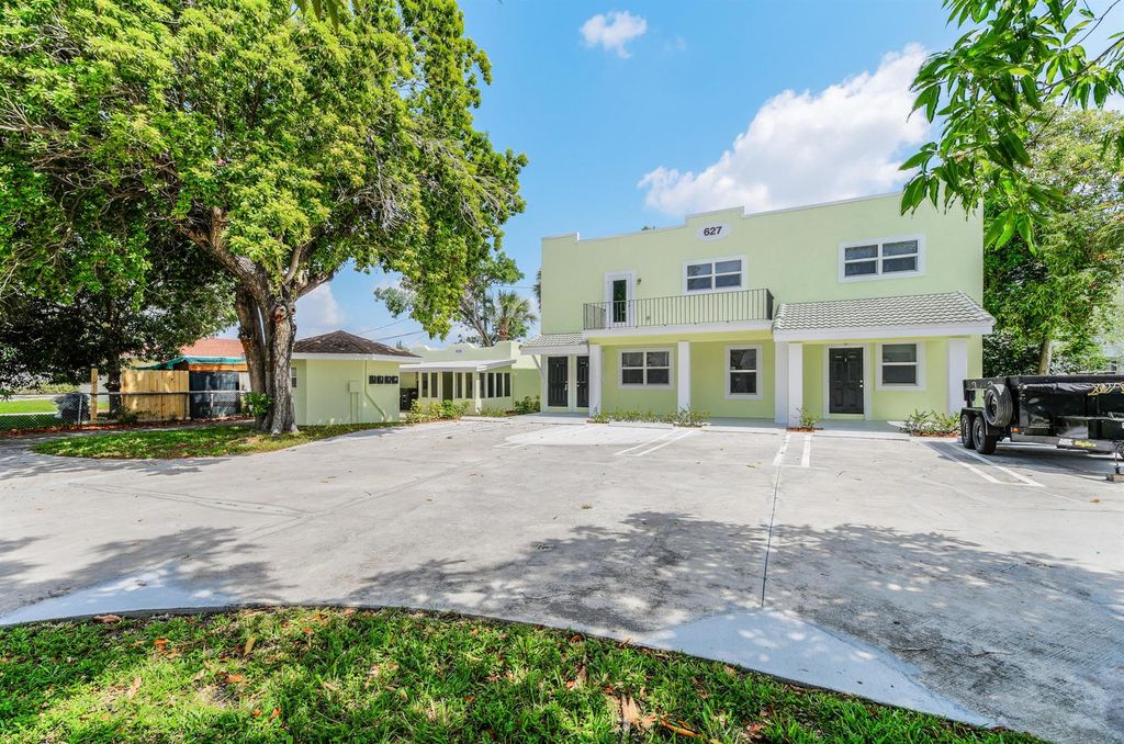 627 Bunker Road, West Palm Beach, FL 33405