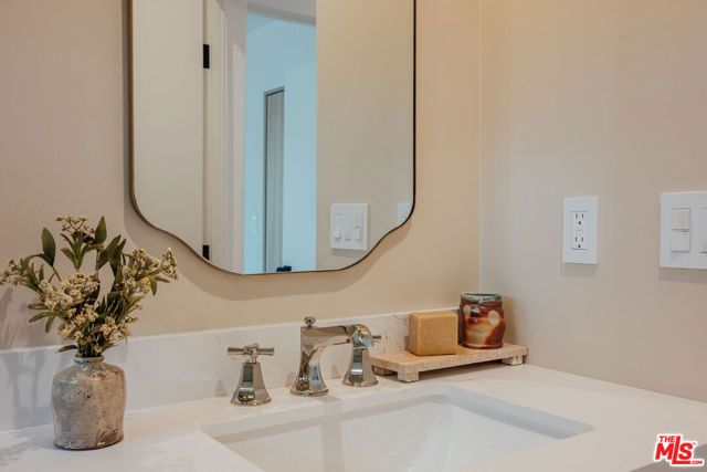 1560 S Calle Palo Fierro, Palm Springs, CA 92264