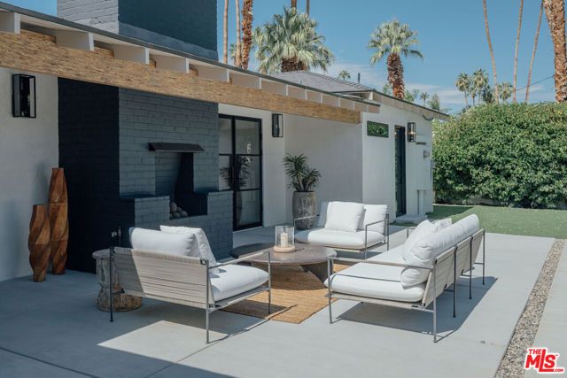 1560 S Calle Palo Fierro, Palm Springs, CA 92264