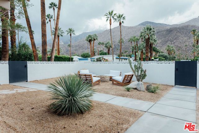 1560 S Calle Palo Fierro, Palm Springs, CA 92264