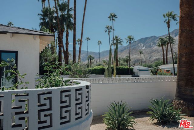 1560 S Calle Palo Fierro, Palm Springs, CA 92264