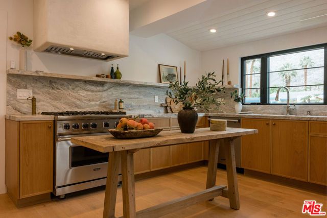 1560 S Calle Palo Fierro, Palm Springs, CA 92264