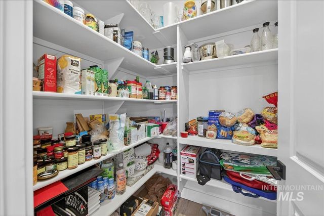 1911 N Willowick Ave, Eagle, ID 83616