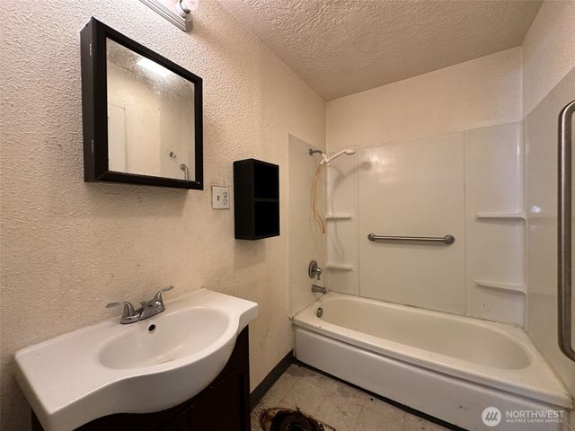 273 Baltimore St, Longview, WA 98632