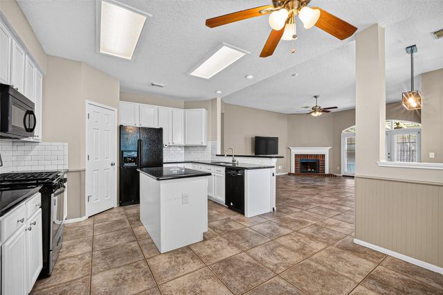 2921 Linda Drive, Pearland, TX 77584